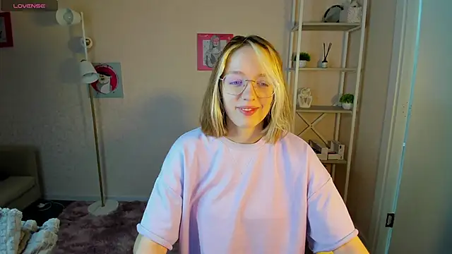 Snapshot of R0cket_bunny chatting on 10-06-25, 01:14 R0cket bunny online show from 10-06-25, 01:14