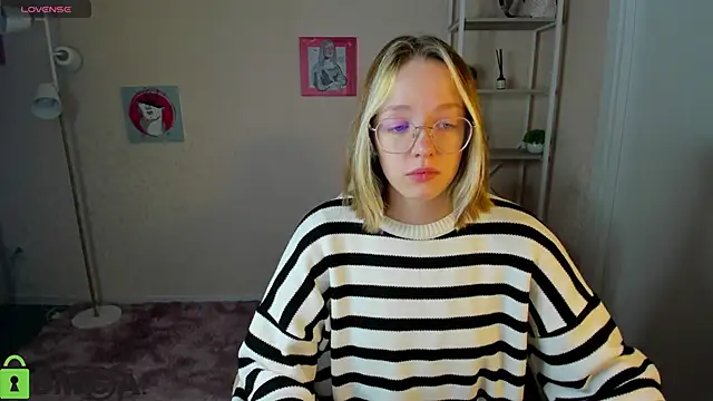 Snapshot of R0cket_bunny chatting on 10-09-25, 01:25 R0cket bunny online show from 10-09-25, 01:25