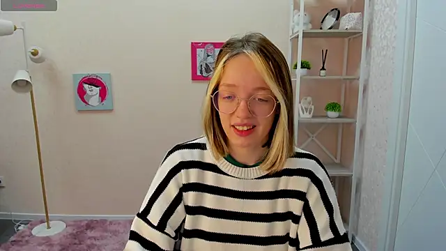 Snapshot of R0cket_bunny chatting on 10-11-25, 01:05 R0cket bunny online show from 10-11-25, 01:05