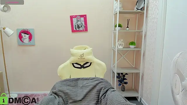 Snapshot of R0cket_bunny chatting on 10-15-25, 01:06 R0cket bunny online show from 10-15-25, 01:06