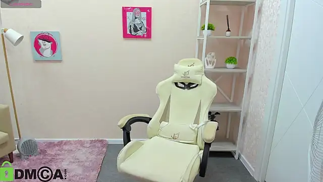 Snapshot of R0cket_bunny chatting on 10-19-25, 01:06 R0cket bunny online show from 10-19-25, 01:06