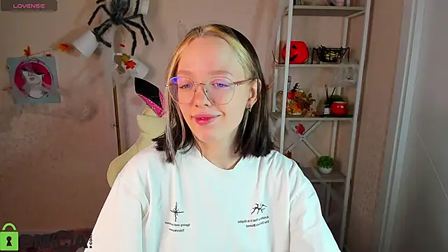 Snapshot of R0cket_bunny chatting on 11-07-25, 01:05 R0cket bunny online show from 11-07-25, 01:05