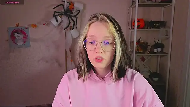 Snapshot of R0cket_bunny chatting on 11-11-25, 01:16 R0cket bunny online show from 11-11-25, 01:16