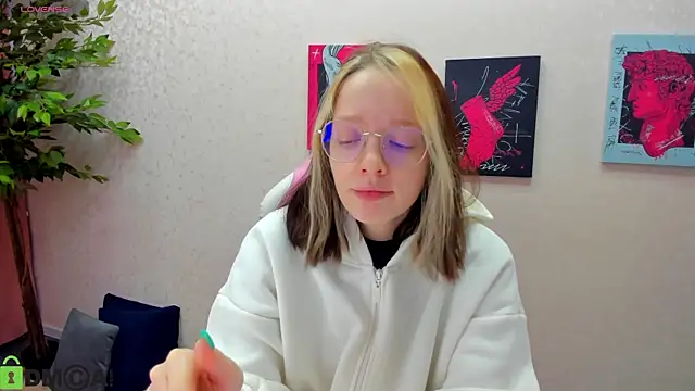 Snapshot of R0cket_bunny chatting on 12-14-25, 12:38 R0cket bunny online show from 12-14-25, 12:38