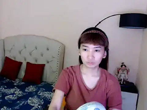 Snapshot of ShantalFoxxy_ chatting on 06-13-26, 11:24 ShantalFoxxy online show from 06-13-26, 11:24