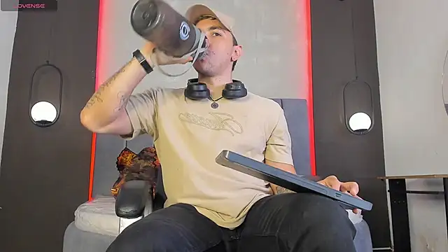 Liam walk  online show from 02-10-26, 07:07