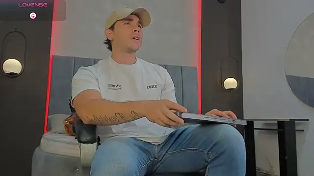 Liam walk  online show from 03-12-26, 08:04