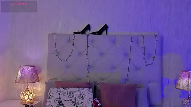Snapshot of Pamelamiler__ chatting on 12-16-25, 12:10 Pamelamiler online show from 12-16-25, 12:10