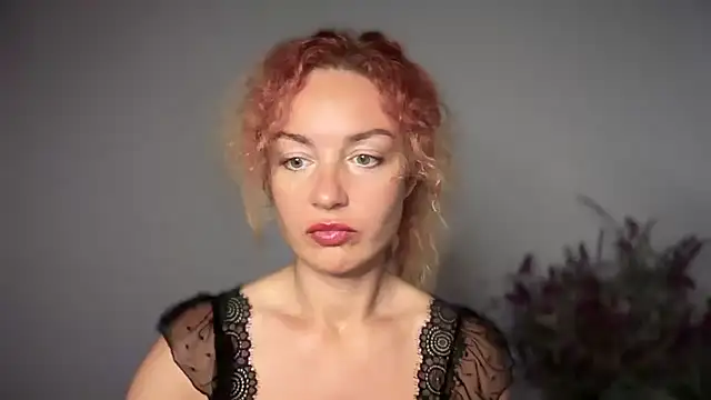 Reddgiirl online show from 10-17-25, 04:20