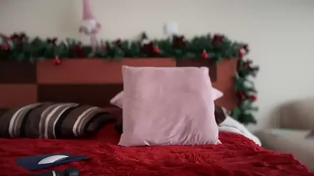 Reddgiirl online show from 12-15-25, 09:13