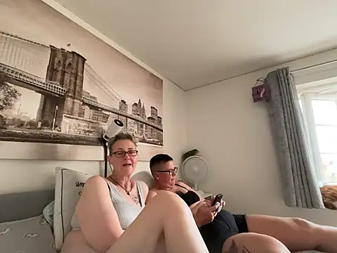 Snapshot of Curvy-Jinx chatting on 06-21-26, 07:49 Curvy-Jinx online show from 06-21-26, 07:49