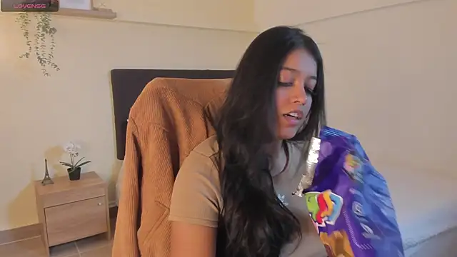 Snapshot of Camila_Bustamante chatting on 06-06-26, 05:06 Camila Bustamante online show from 06-06-26, 05:06