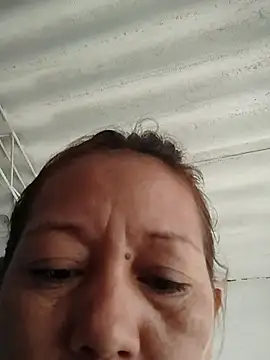 Snapshot of marinita13 chatting on 01-17-26, 12:21 marinita13 online show from 01-17-26, 12:21