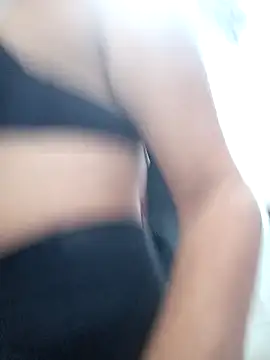 Snapshot of marinita13 chatting on 03-15-26, 03:45 marinita13 online show from 03-15-26, 03:45