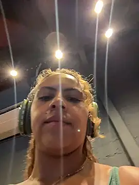 Chloe Leaozinho online show from 02-22-26, 04:05