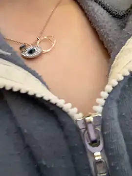 Snapshot of Linh_2004 chatting on 03-01-26, 03:47 Linh 2004 online show from 03-01-26, 03:47