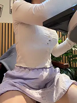 Snapshot of Linh_2004 chatting on 03-21-26, 05:34 Linh 2004 online show from 03-21-26, 05:34