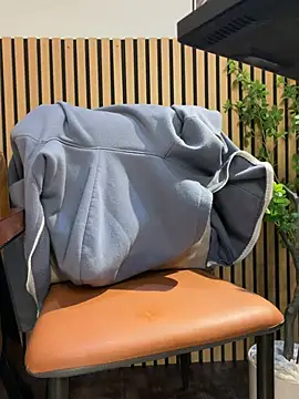 Snapshot of Linh_2004 chatting on 03-27-26, 08:26 Linh 2004 online show from 03-27-26, 08:26