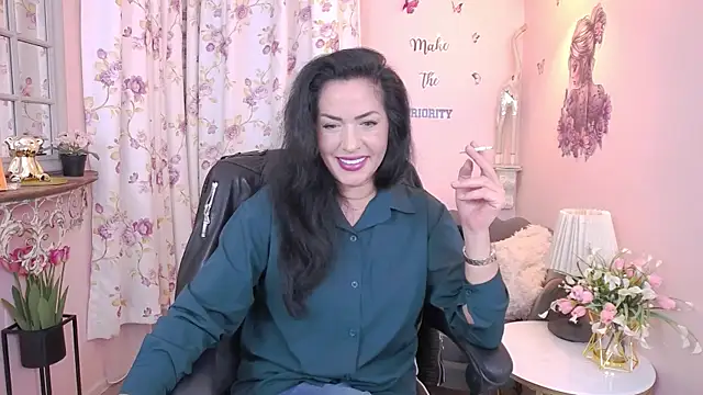 Snapshot of MyLovOne chatting on 11-22-25, 11:31 MyLovOne online show from 11-22-25, 11:31