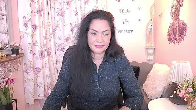 Snapshot of MyLovOne chatting on 01-05-26, 05:27 MyLovOne online show from 01-05-26, 05:27