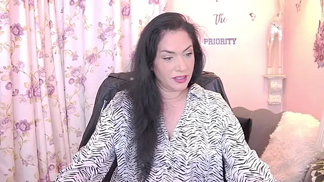 Snapshot of MyLovOne chatting on 01-13-26, 12:21 MyLovOne online show from 01-13-26, 12:21