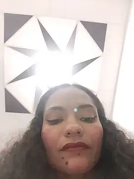 Snapshot of Karen_Ariass chatting on 06-19-26, 03:33 Karen Ariass online show from 06-19-26, 03:33