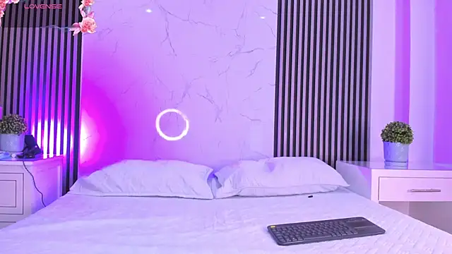 EimyAndMaxi online show from 02-12-26, 10:16