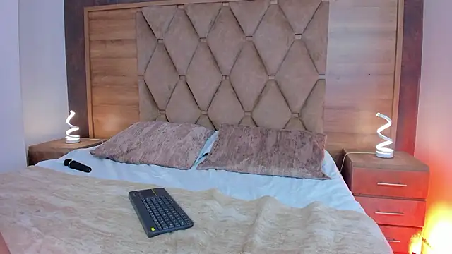 EimyAndMaxi online show from 03-17-26, 10:13