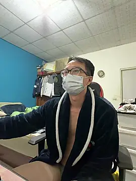 Snapshot of Rmangotw chatting on 02-10-26, 02:43 Rmangotw online show from 02-10-26, 02:43