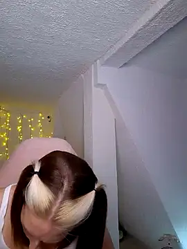 Snapshot of SexyJulia21 chatting on 02-12-25, 12:44 SexyJulia21 online show from 02-12-25, 12:44