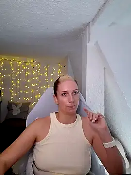 Snapshot of SexyJulia21 chatting on 03-07-25, 09:40 SexyJulia21 online show from 03-07-25, 09:40