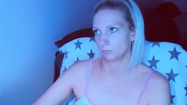 Snapshot of SexyJulia21 chatting on 06-22-26, 08:22 SexyJulia21 online show from 06-22-26, 08:22