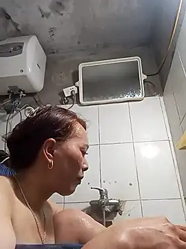 Snapshot of Bianly chatting on 02-08-26, 11:24 Bianly online show from 02-08-26, 11:24