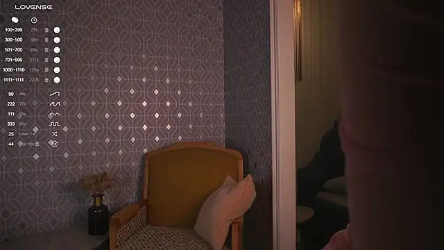 Snapshot of Moon_cutie chatting on 03-13-26, 04:02 Moon cutie online show from 03-13-26, 04:02