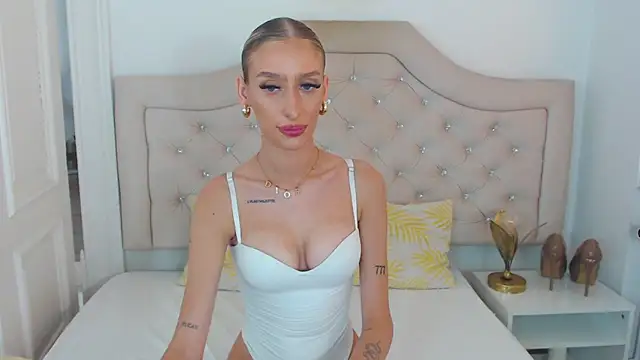 Snapshot of NatalieSensual chatting on 06-13-26, 12:25 NatalieSensual online show from 06-13-26, 12:25