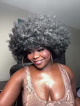 WomanNextdoor1 online show from 06-02-26, 09:22