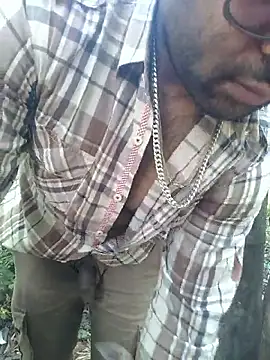 Snapshot of Aeroxx chatting on 05-09-26, 04:39 Aeroxx online show from 05-09-26, 04:39