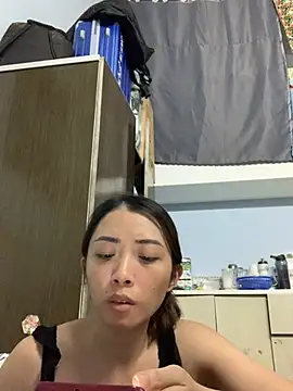 Snapshot of Minee1202 chatting on 07-17-26, 06:31 Minee1202 online show from 07-17-26, 06:31