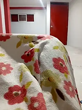 Yiyo19-3 online show from 11-06-25, 08:15