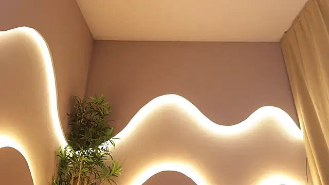 Emma and Issac online show from 03-25-26, 08:42