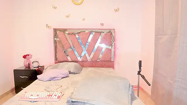 Snapshot of Ella_Lenox chatting on 03-18-26, 02:26 Ella Lenox online show from 03-18-26, 02:26