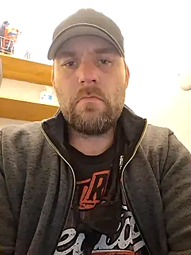 Snapshot of Bamse28 chatting on 04-11-26, 02:43 Bamse28 online show from 04-11-26, 02:43