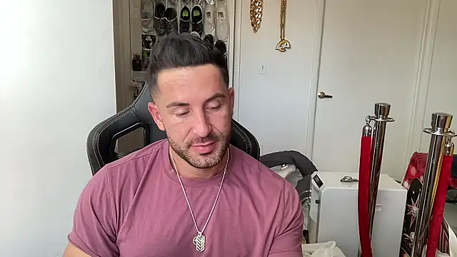 brettmycles28 online show from 06-11-26, 04:05