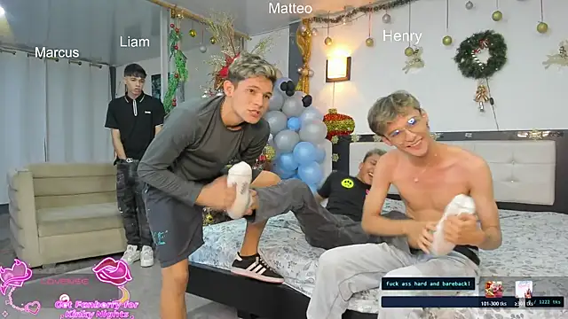 Snapshot of Bisexlifehot__ chatting on 12-22-25, 11:24 Bisexlifehot online show from 12-22-25, 11:24