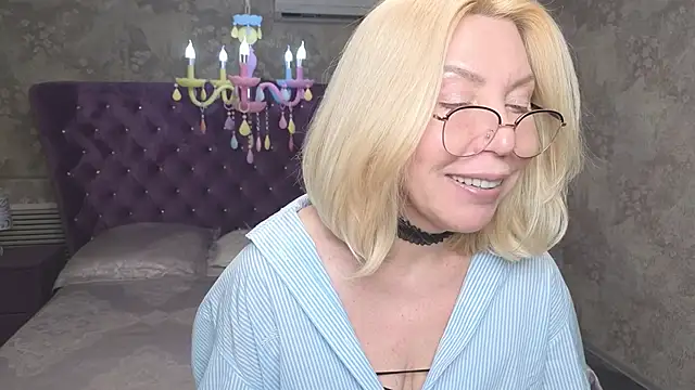 Snapshot of Wendy_Waves chatting on 12-20-25, 11:17 Wendy Waves online show from 12-20-25, 11:17