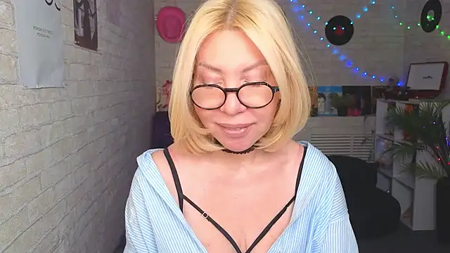 Snapshot of Wendy_Waves chatting on 01-17-26, 11:48 Wendy Waves online show from 01-17-26, 11:48