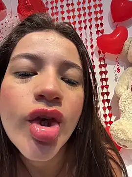 Snapshot of LUNAA___ chatting on 02-11-26, 03:44 LUNAA online show from 02-11-26, 03:44