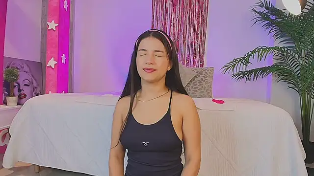 Snapshot of LUNAA___ chatting on 02-12-26, 03:45 LUNAA online show from 02-12-26, 03:45