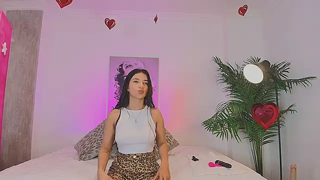 Snapshot of LUNAA___ chatting on 02-23-26, 03:59 LUNAA online show from 02-23-26, 03:59