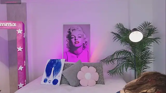 Snapshot of LUNAA___ chatting on 03-24-26, 03:33 LUNAA online show from 03-24-26, 03:33